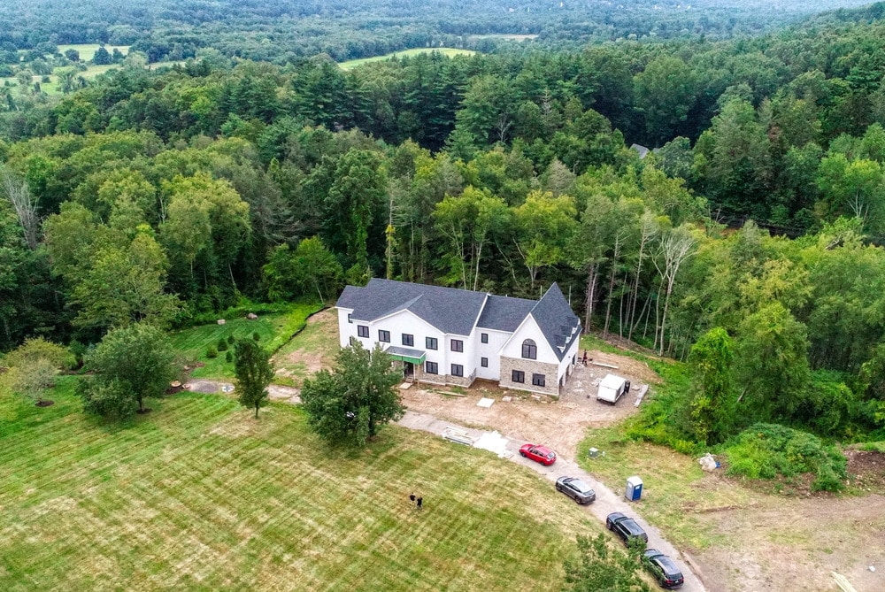 Diamond Homes - 3 Cobtail Way, Simsbury