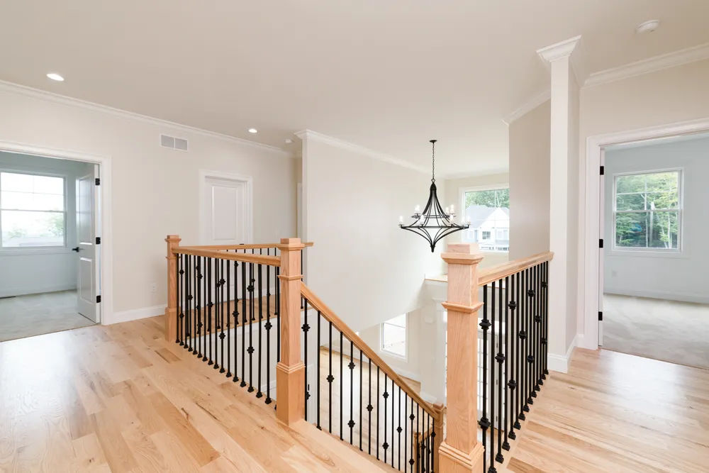 5 Steven Circle, Farmington. 2 Story foyer w. Red oak hardwood & decorative banisters & metal railings