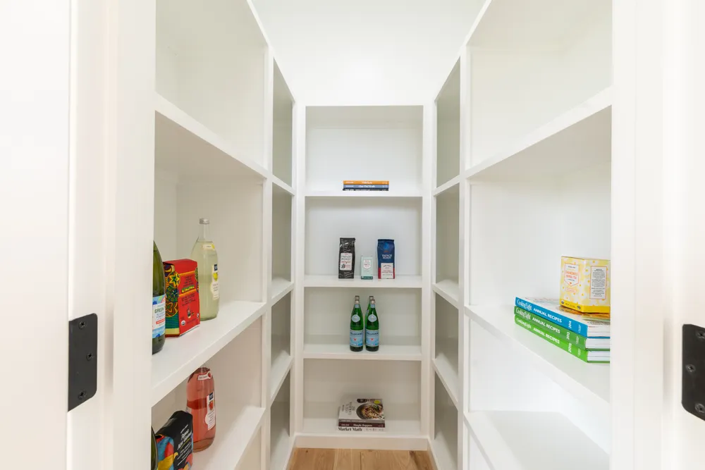 5 Steven Circle, Farmington. Ample Walk-In pantry