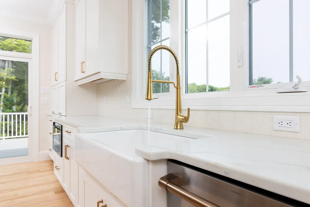 5 Steven Circle, Farmington. Kitchen Faucet