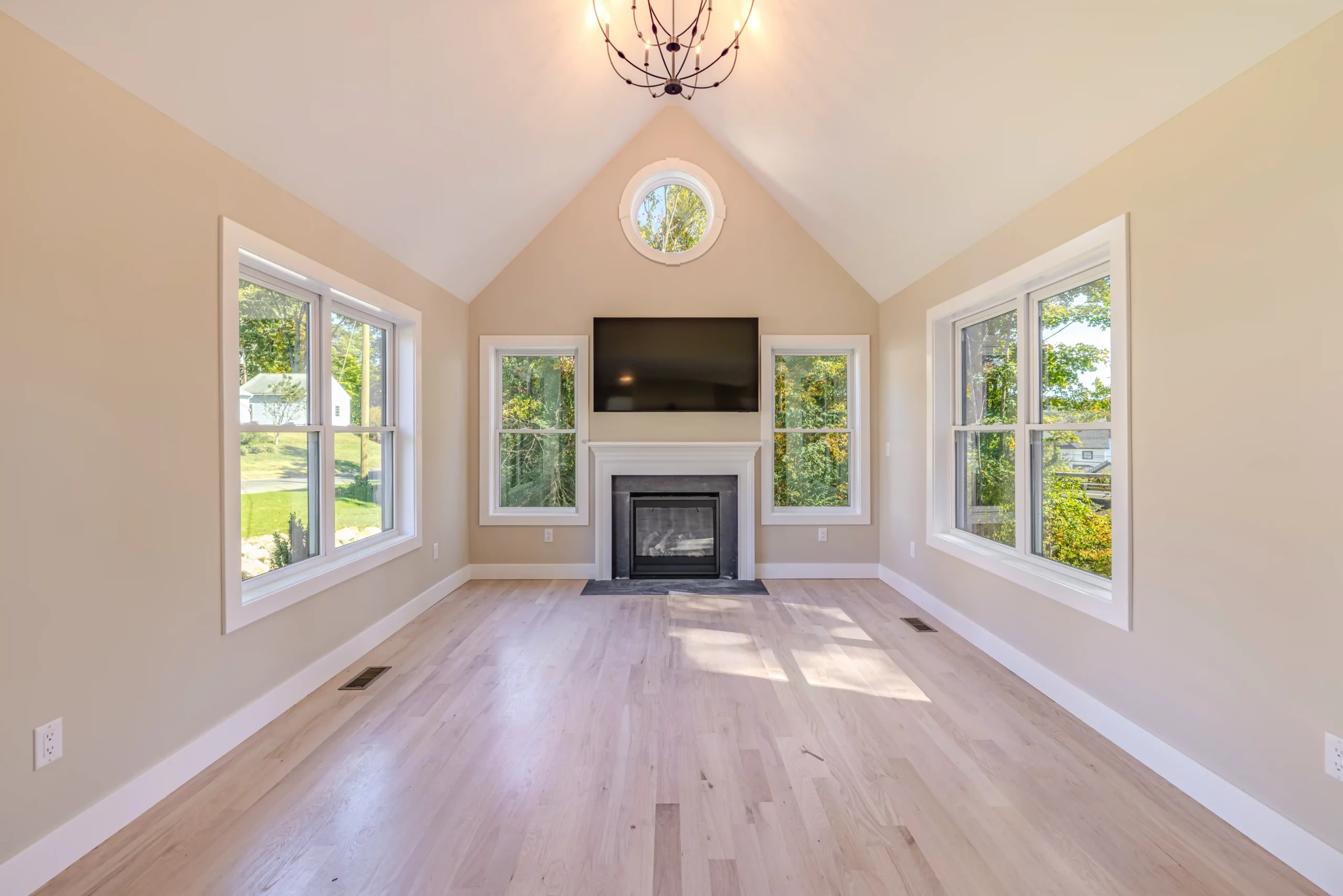Crystal Lake Home 5 Elm Street Bright Spacious living room with vaulted ceiling, chandelier and central fireplace